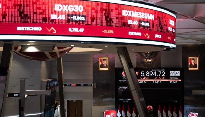 Ekonom Nilai Koreksi IHSG Jadi Momentum Perbaikan Pasar Saham