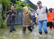 Gubernur Khofifah Apresiasi Kesiapsiagaan Daerah Tangani Banjir Lamongan di Tengah Cuaca Ekstrem