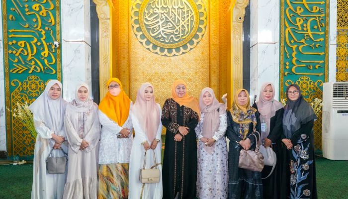 Gubernur Khofifah Hadiri Khotmil Qur’an dan Istighotsah di Masjid Nasional Al-Akbar, Tegaskan Peran Ulama dan Umara’ Sebagai Pilar Kekuatan Jatim
