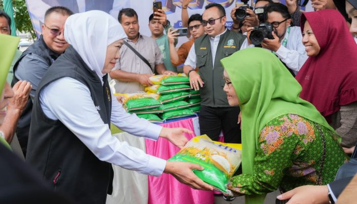 Gubernur Khofifah Gelar Pasar Murah di Banjarsari Gresik untuk Jaga Daya Beli dan Kendalikan Inflasi Jatim