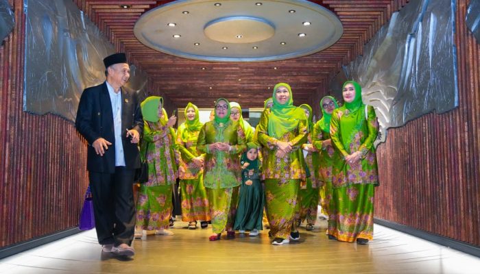 Khofifah Ajak Jadikan Masjid sebagai Tautan Hati, Pikiran, dan Gerakan Keumatan dalam Peringatan Isra’ Mikraj di Istiqlal bersama Muslimat NU