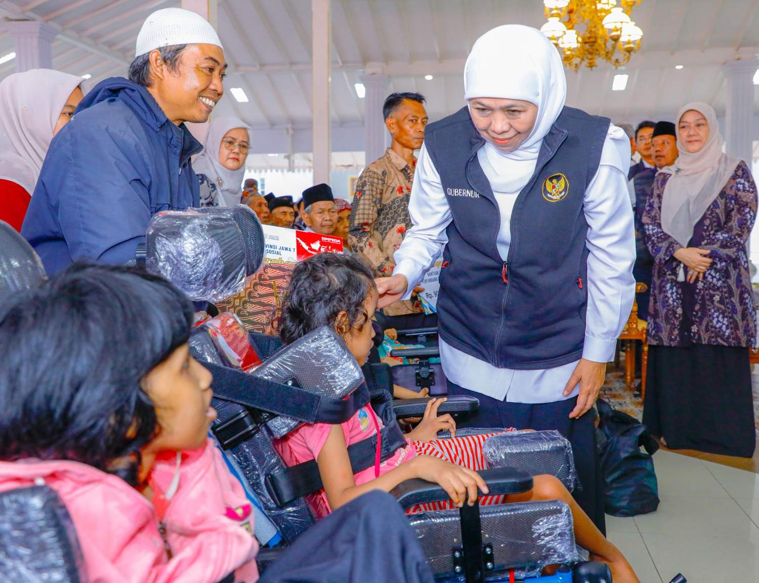 Gubernur Khofifah Salurkan Rp7,7 Miliar Bansos 2026 di Pasuruan, Perkuat Ketahanan Sosial dan Desa Berdaya