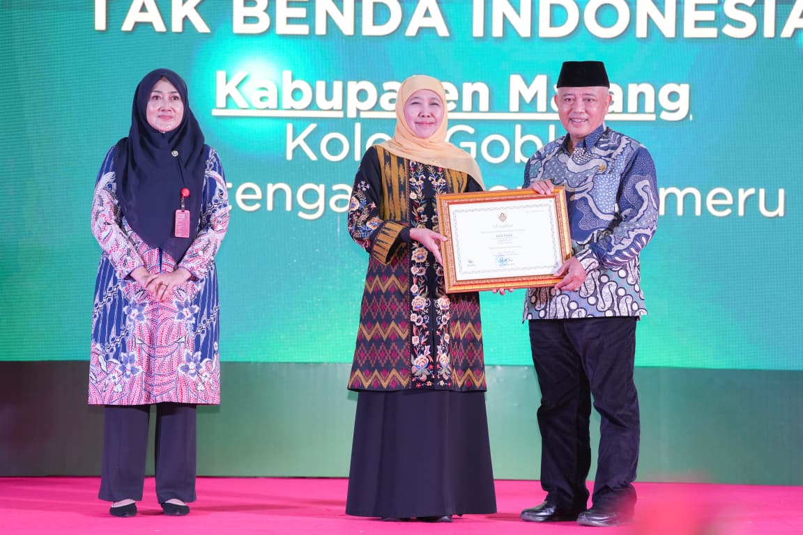 Festival Takjil Ramadhan di Malang, Khofifah Indar Parawansa Serahkan Apresiasi untuk 166 Insan Seni dan Budaya