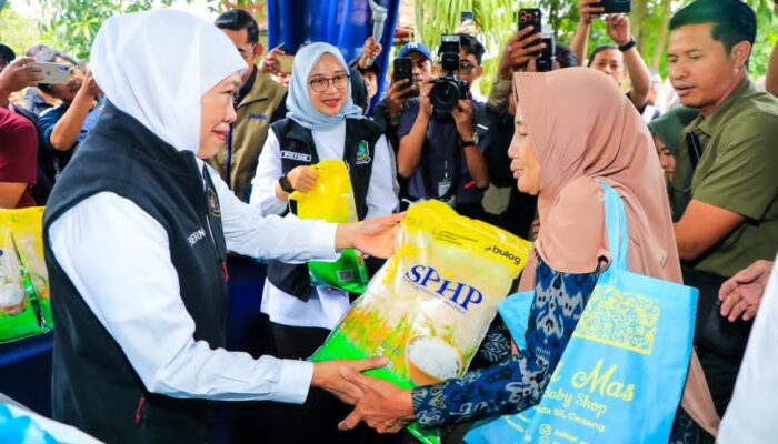Gubernur Khofifah Indar Parawansa Gelar Pasar Murah di Banyuwangi untuk Jaga Stabilitas Harga Jelang Idul Fitri