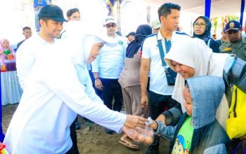 Gubernur Khofifah Turun Langsung Gelar Pasar Murah Tambak Wedi, Pastikan Harga Sembako Stabil Jelang Ramadhan