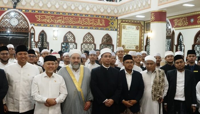 Menko Pangan Zulkifli Hasan Jelaskan Program Pemerintah kepada 5.000 Jemaah di Batang