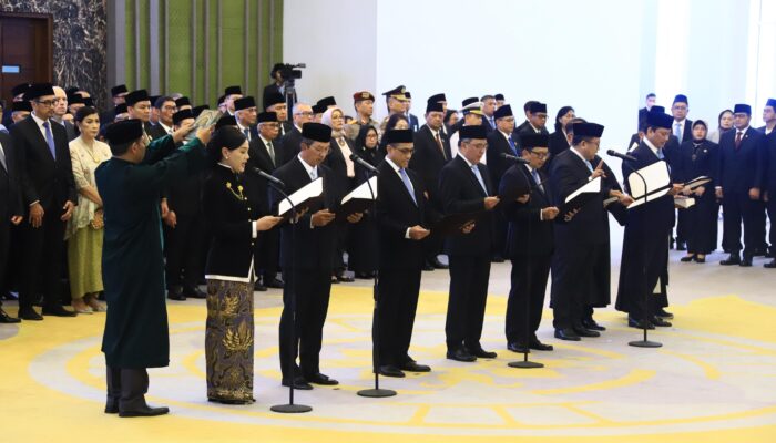 Jajaran Baru OJK 2026–2031 Resmi Dilantik di Mahkamah Agung