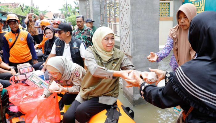Gubernur Khofifah Turun ke Lokasi Banjir, Percepat Penanganan dan Salurkan Bantuan