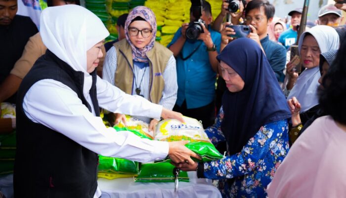 Gubernur Khofifah Gelar Pasar Murah di Kediri, Jaga Daya Beli Masyarakat Menjelang Idul Fitri