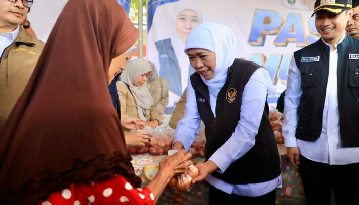 Khofifah Indar Parawansa Gelar Pasar Murah di Tuban, Pastikan Stok Bahan Pokok Aman Jelang Lebaran
