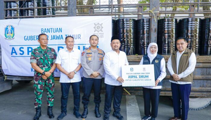 Gubernur Khofifah Salurkan 9.300 Drum Aspal untuk Perbaikan Jalan Kabupaten dan Desa di Jawa Timur