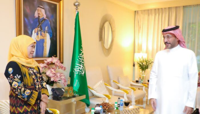 Gubernur Khofifah Hadiri Iftar Dubes Arab Saudi dan Serukan Perdamaian di Timur Tengah