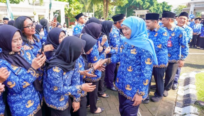 Gubernur Khofifah Buka Tradisi Riyayan di Grahadi dan Jemursari, Ajak Warga Perkuat Silaturahmi Lebaran
