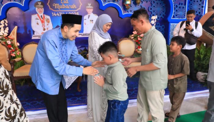 Gubernur Khofifah Gelar Riyayan di Grahadi, Ribuan Warga Padati Hari Pertama Lebaran