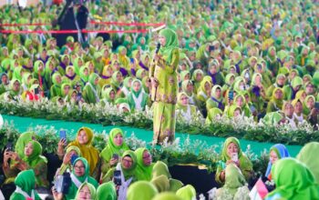 Khofifah Serukan Peran Ibu sebagai Pilar Bangsa di Tengah Gejolak Global pada HUT ke-80 Muslimat NU