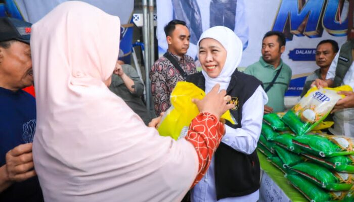Gubernur Khofifah Perkuat Ketahanan Pangan Jatim, Gelar Pasar Murah dan Pastikan Distribusi Lancar