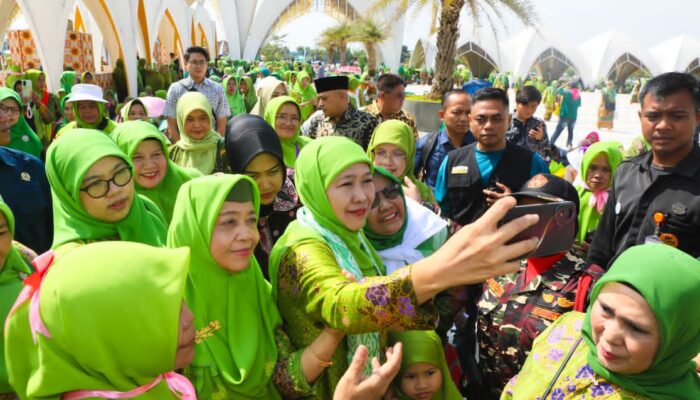 Gubernur Khofifah Tegaskan Muslimat NU Ambil Peran Global, Deklarasikan Seruan Perdamaian Dunia ke PBB