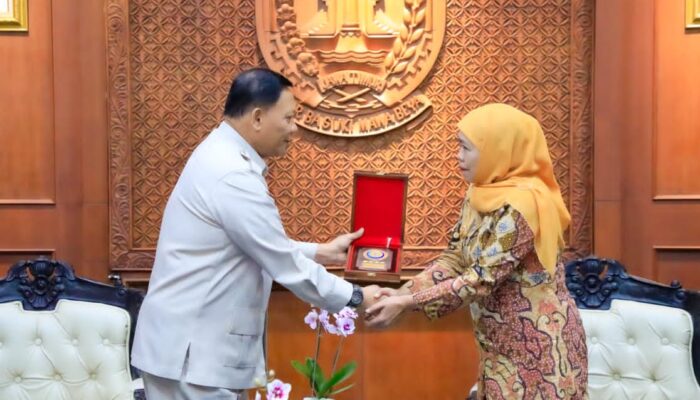 Gubernur Khofifah Soroti Kerentanan Pesisir Madura, Minta Intervensi Bersama Giant Sea Wall