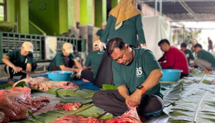 Roushon Fikr Peduli Jombang Sembelih 15 Kambing dan 3 Sapi di Idul Adha 1447 H