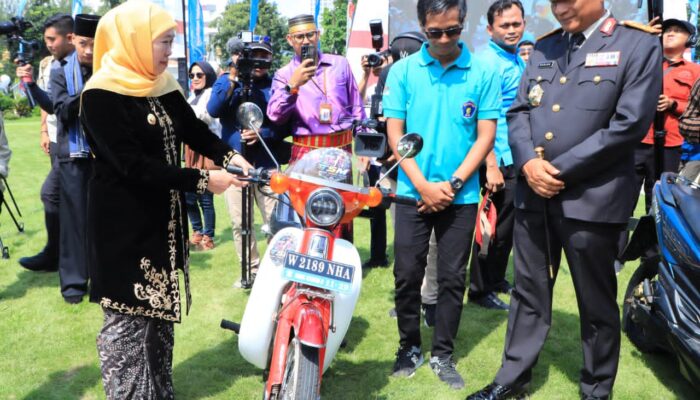 Gubernur Khofifah Dukung Inovasi Siswa SMK, Kendaraan Listrik Hasil Konversi BBM Jadi Daya Tarik Hardiknas