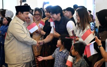 Presiden Prabowo Disambut Hangat WNI Saat Tiba di Cebu