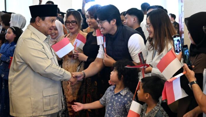 Presiden Prabowo Disambut Hangat WNI Saat Tiba di Cebu