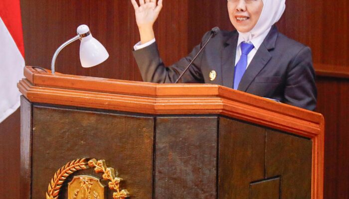 Gubernur Khofifah Apresiasi DPRD Jatim Usai Seluruh Fraksi Terima LKPJ Tahun Anggaran 2025 dengan Catatan Strategis