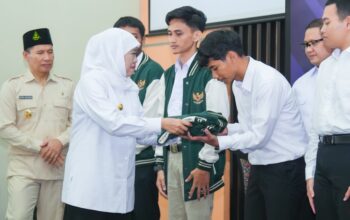 Gubernur Khofifah Perkuat Komitmen Pendidikan Vokasi, Ribuan Siswa SMK Berangkat ke Luar Negeri