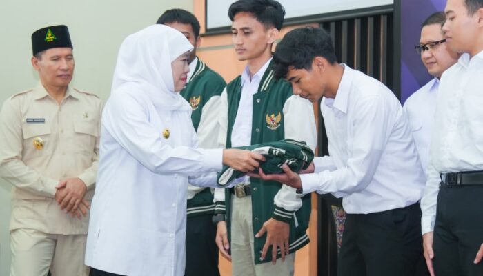 Gubernur Khofifah Perkuat Komitmen Pendidikan Vokasi, Ribuan Siswa SMK Berangkat ke Luar Negeri