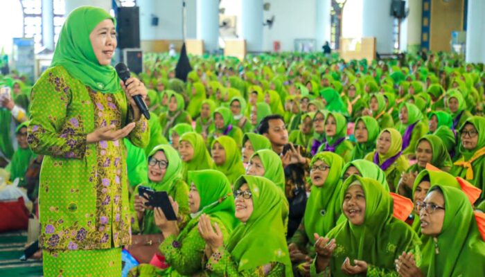 Harlah Ke-80 Muslimat NU di Surabaya Berlangsung Khidmat, Gubernur Khofifah Dorong Peran Strategis Perempuan dalam Perdamaian Dunia