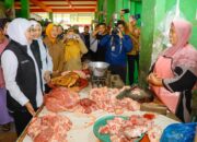 Gubernur Khofifah Pantau Harga Cabai hingga Daging Sapi di Pasar Banjarejo, Pastikan Kebutuhan Masyarakat Tetap Terpenuhi