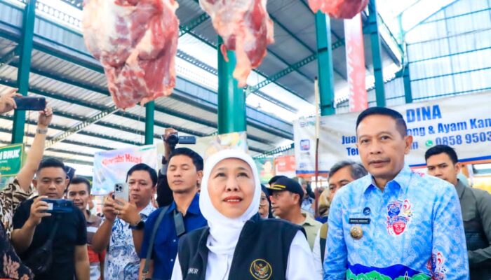 Dari Pasar Klojen Malang, Gubernur Khofifah Tegaskan Komitmen Pemprov Jatim Menjaga Keterjangkauan Harga Sembako dan Ketahanan Pasokan Pangan