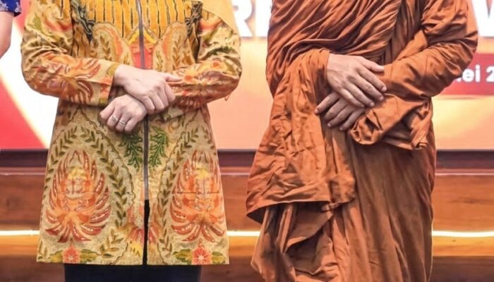 Gubernur Khofifah Apresiasi Peran Umat Buddha dalam Menjaga Kerukunan dan Harmoni Sosial di Jawa Timur
