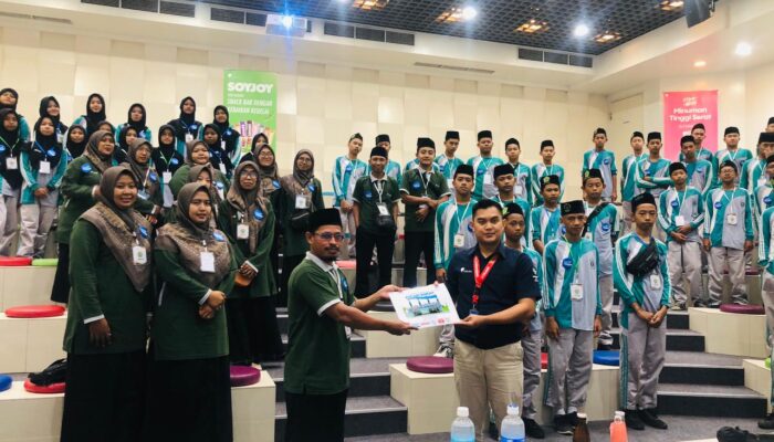 SMP Islam Al Madinah Gelar Co-Edutrip: Belajar Sejarah, Industri, dan Dakwah Sekaligus di Pasuruan
