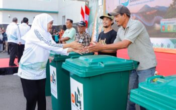 Puncak Hari Lingkungan Hidup di Surabaya: Ribuan Peserta Bersihkan Tonan Sampah di Sungai Gunung Anyar