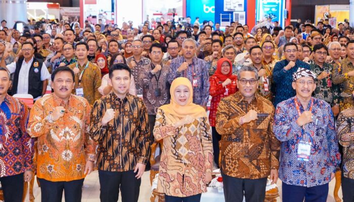 Pengukuhan Forum Jasa Konstruksi Jatim Jadi Langkah Strategis Perkuat Pembangunan Infrastruktur, Kata Gubernur Khofifah
