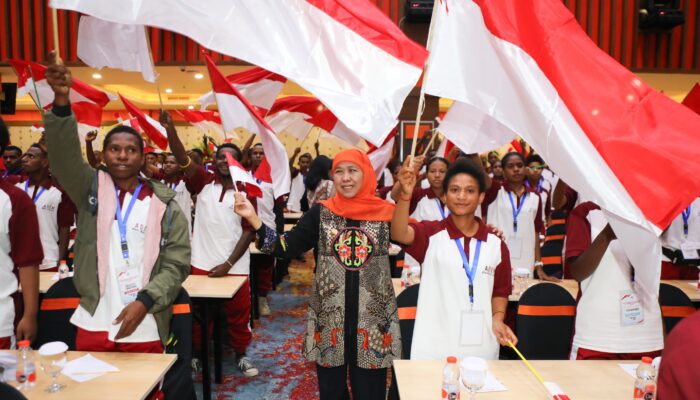 Gubernur Khofifah Dorong Lahirnya Generasi Papua Berprestasi dan Berkarakter Melalui Program ADEM di Jatim