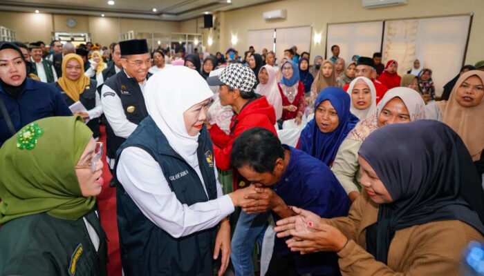 Gubernur Khofifah Dorong Kemandirian Ekonomi Masyarakat Melalui Penyaluran Bantuan Sosial Rp2,27 Miliar di Kota Probolinggo