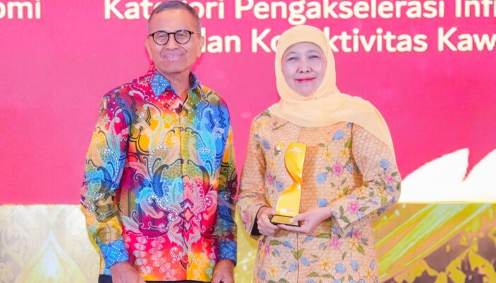 Berkat Inovasi Creative Financing dan Penguatan Sektor Pangan, Gubernur Khofifah Terima Dua Penghargaan Nasional