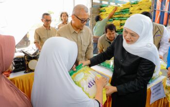 Gubernur Khofifah Pastikan Pasar Murah Jaga Stabilitas Harga, Daya Beli Masyarakat, dan Perkuat Pengendalian Inflasi di Jawa Timur