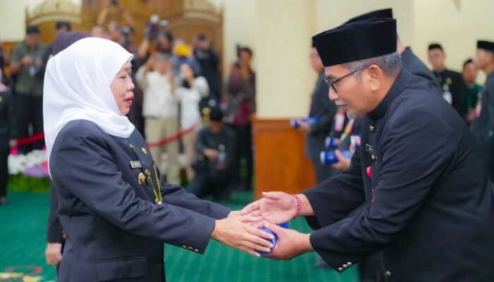 Rotasi Pejabat Pemprov Jatim, Gubernur Khofifah Minta Digitalisasi Kurangi Layanan Tatap Muka dan Tingkatkan Transparansi