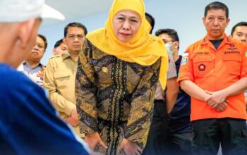 Kebakaran Kapal di Perairan Sumenep, Gubernur Khofifah Perkuat Koordinasi Evakuasi dan Pendataan Korban