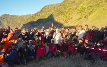 Pemadaman Karhutla Bromo Diperkuat Heli dan Drone, Gubernur Khofifah Optimistis Api Segera Tuntas