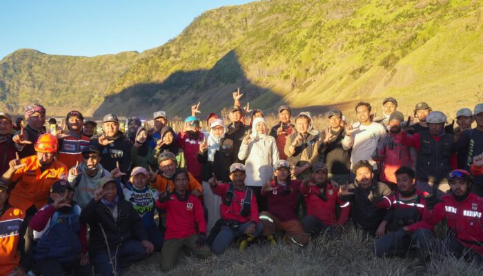 Pemadaman Karhutla Bromo Diperkuat Heli dan Drone, Gubernur Khofifah Optimistis Api Segera Tuntas