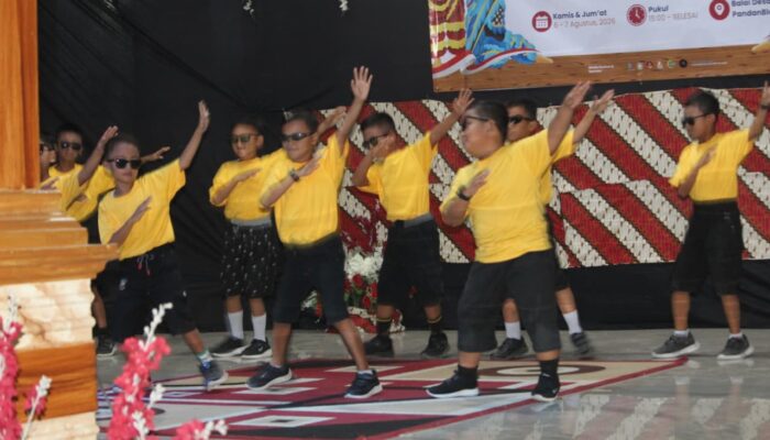 Rangkaian Seni dan Budaya Warnai Pelepasan Mahasiswa KPM 08 Desa Pandanblole
