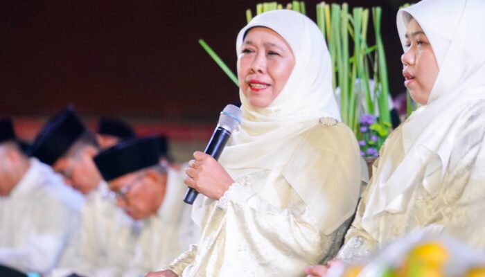 Puluhan Ribu Jamaah Penuhi Grahadi, Gubernur Khofifah dan Habib Syech Panjatkan Doa untuk Indonesia yang Makmur dan Sejahtera