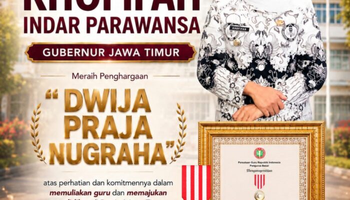 Gubernur Khofifah Terima Dwija Praja Nugraha, Penghargaan Tertinggi PB PGRI atas Komitmen Majukan Pendidikan Jatim