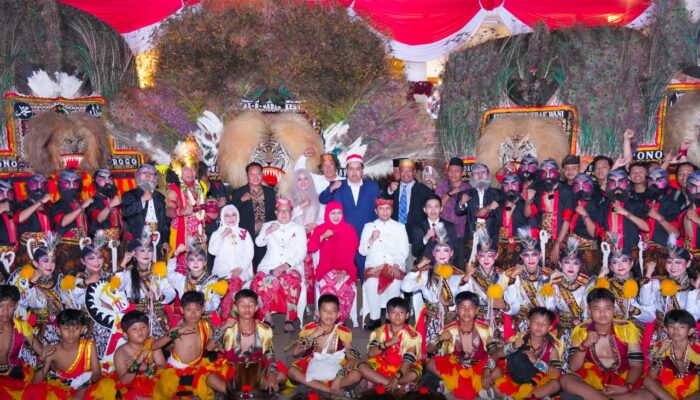 Gubernur Khofifah Apresiasi 4.000 Warga Hadiri Upacara HUT ke-81 RI di Grahadi, Teguhkan Nasionalisme dan Persatuan