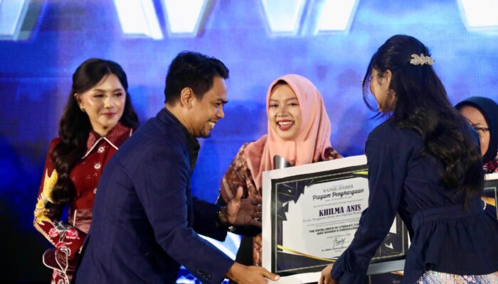 Khilma Anis Raih Radar Jember Awards 2026, Buktikan Karya Sastra Bisa Gerakkan Pemberdayaan Perempuan