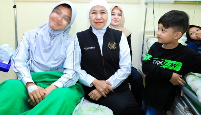 Gubernur Khofifah Jenguk Santri Korban Dugaan Keracunan di Sidoarjo, Dorong Evaluasi Menyeluruh Tata Kelola MBG
